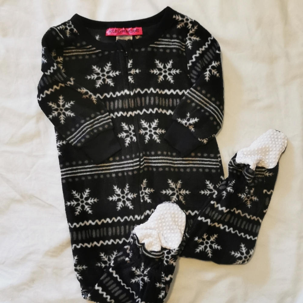 ✨5/$25✨Holiday family pj sleeper, 6-9mo
